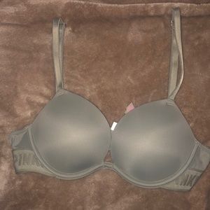 Victoria secrets push up 34A never worn